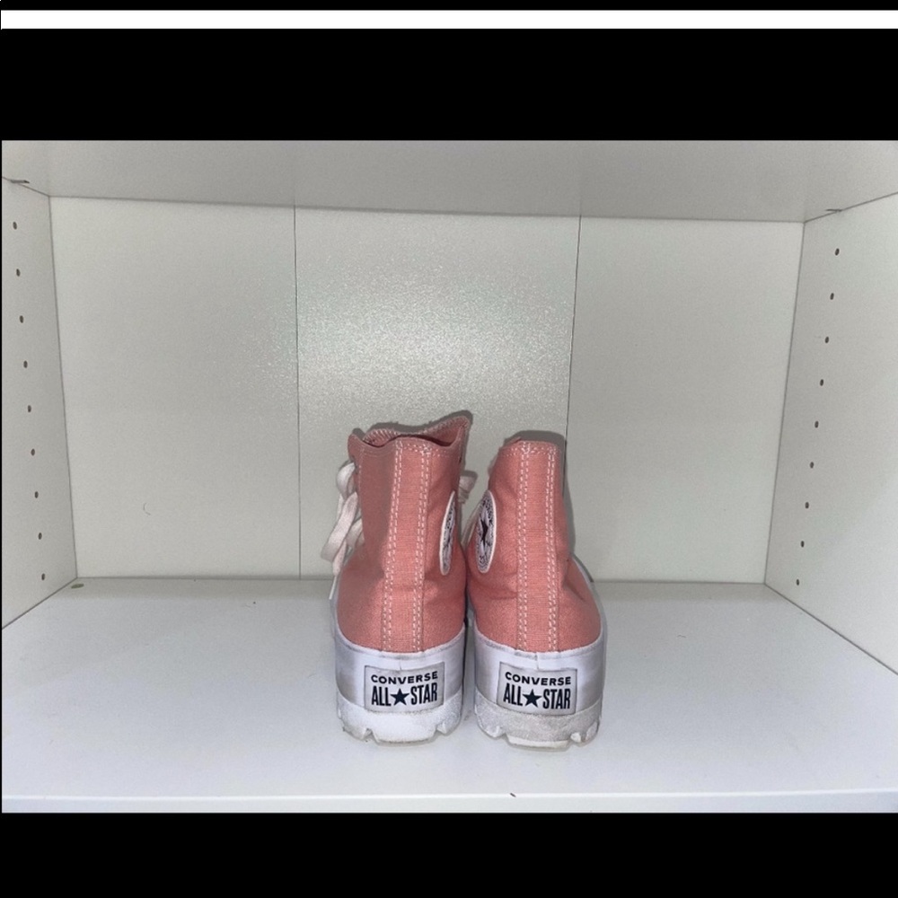 Pink converse lugged